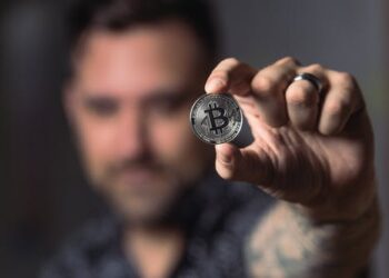 Ο δισεκατομμυριούχος και κάτοχος Bitcoin Ray Dalio, αγοράζει ethereum και επαινεί τα κρυπτονομίσματα καθώς αποκαλεί τα μετρητά τη «χειρότερη επένδυση».