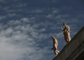 ΔΝΤ για Ελλάδα: Σημάδια ανθεκτικότητας- Καμπανάκι για εξωτερικό ισοζύγιο