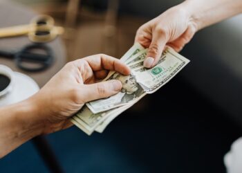 Πώς οι μικρές επιχειρήσεις μπορούν να ανταπεξέλθουν στους αυξανόμενους μισθούς του τεχνολογικού προσωπικού τους