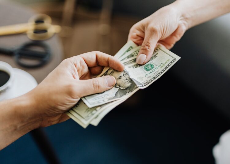 Πώς οι μικρές επιχειρήσεις μπορούν να ανταπεξέλθουν στους αυξανόμενους μισθούς του τεχνολογικού προσωπικού τους