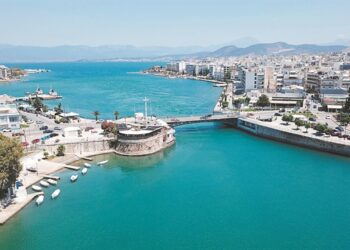 Στο σφυρί 32 ακίνητα σε κτίριο φιλέτο στην παραλία της Χαλκίδας