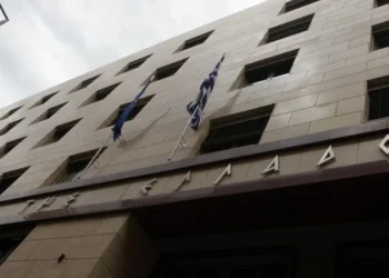 ΤτΕ: Νέα μείωση των καταθέσεων τον Μάρτιο – 1,19 εκατ. «σήκωσαν» οι επιχειρήσεις