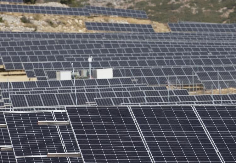 Φωτοβολταϊκά: Κάλυψαν το 9,2% της ζήτησης στην Ελλάδα το 2021