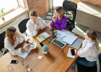 Adecco: Μείωση της παρουσίας των γυναικών στην αγορά εργασίας