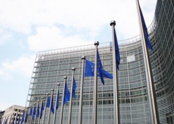 Πετρέλαιο: Ποιες αλλαγές προτείνει η Κομισιόν για το εμπάργκο στο ρωσικό πετρέλαιο