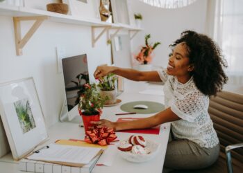 Πώς να υιοθετήσετε ένα υβριδικό μοντέλο εργασίας στη startup σας