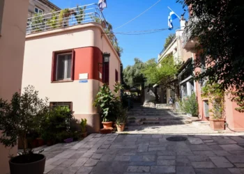 Έρευνα: Πόλη των Airbnb η Αθήνα – Πόσα κερδίζουν οι ιδιοκτήτες