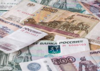 Το ρούβλι ανεβαίνει, αλλά η Ρωσία παλεύει να αποφύγει τη χρεοκοπία