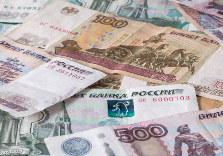Το ρούβλι ανεβαίνει, αλλά η Ρωσία παλεύει να αποφύγει τη χρεοκοπία