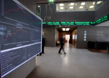 Χρηματιστήριο: Οι 3+3 μετοχές που δίνουν κέρδη και «αγνοούν» το παγκόσμιο sell off