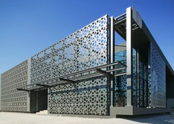 Λάκης Γαβαλάς: Κληρώνει την Παρασκευή για το εμβληματικό ακίνητο στην Κάντζα