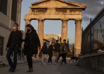 Η έξοδος από την ενισχυμένη εποπτεία και η ανησυχία για το φυσικό αέριο