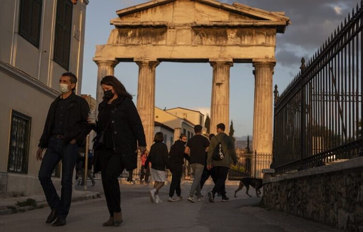 Η έξοδος από την ενισχυμένη εποπτεία και η ανησυχία για το φυσικό αέριο