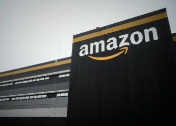 Ο CEO της Amazon κέρδισε 6.474 φορές τον μέσο μισθό ενός εργαζομένου