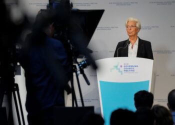 Πού θα φτάσουν τα επιτόκια: Πιο ψηλά, πιο γρήγορα – Οι νέες προβλέψεις 8 οίκων