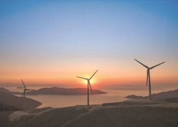 Ελλάκτωρ: Η πώληση ΑΠΕ «σβήνει» τις τραπεζικές οφειλές