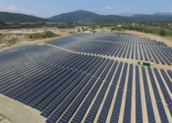 ΔΕΗ ΑΝ: Joint venture με Cantreva για φωτοβολταϊκά πάνω από 1,3 GW