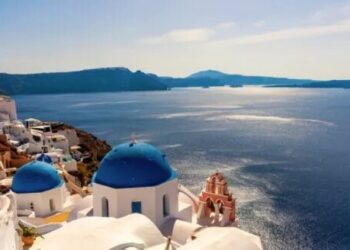 Πρόβλεψη για έσοδα 20 δισ. ευρώ από τον τουρισμό το 2022