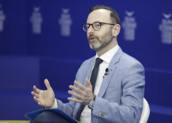 Growthfund (Υπερταμείο): Με ενεργή διαχείριση και ρόλο reviewer για τις θυγατρικές