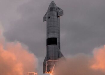 Μπέζος VS Μασκ: Ποιοι πύραυλοι προκαλούν μεγαλύτερη καταστροφή στο περιβάλλον;