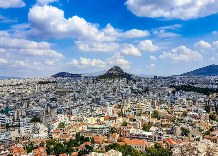 ΟΟΣΑ: Χρειάζονται εισοδήματα 13 ετών για αγορά κατοικίας 100 τ.μ. στην Ελλάδα