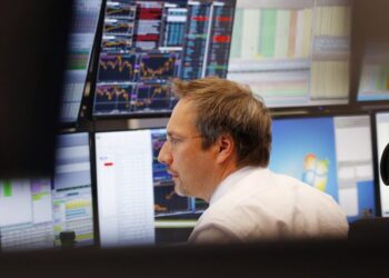 Ευρωπαϊκές μετοχές: Τη χειρότερη χρονιά από το 2008 βλέπουν Goldman Sachs, UBS