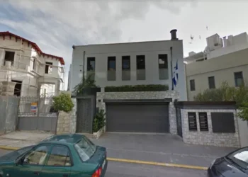 Ξανά στο σφυρί η βίλα του Γιώργου Γλου στην Καστέλα – Αποκαλυπτικές φωτογραφίες από το εσωτερικό της