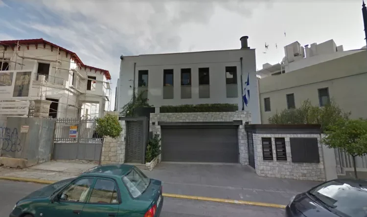 Ξανά στο σφυρί η βίλα του Γιώργου Γλου στην Καστέλα – Αποκαλυπτικές φωτογραφίες από το εσωτερικό της