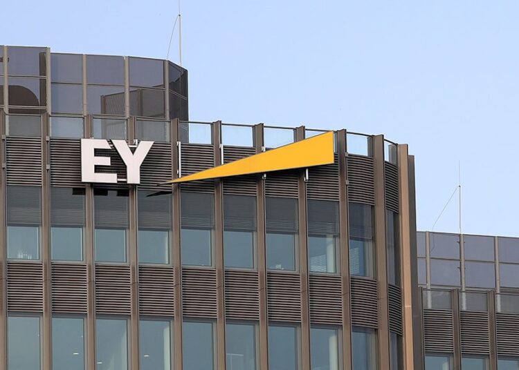 ΕΥ: Ανθεκτική η δραστηριότητα συγχωνεύσεων και εξαγορών το 2022