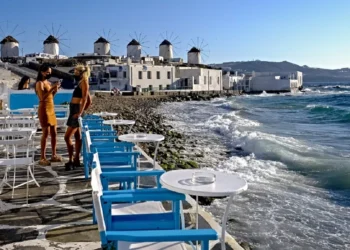 Μύκονος: Το σφυρί για ακίνητο-«φιλέτο» στη Χώρα και ο πρίγκιπας (pics)