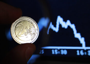Ενισχύονται οι φόβοι για ύφεση στην Ευρωζώνη, συρρικνώνεται η δραστηριότητα