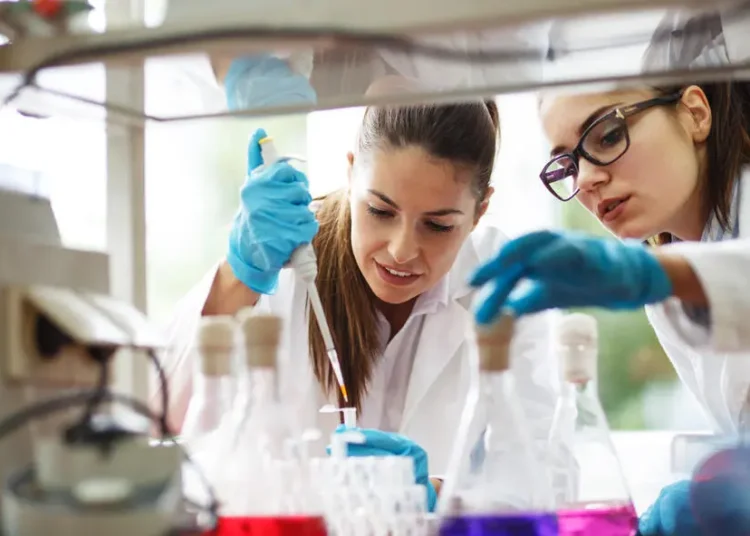 Η L’Oréal «σπάει» την γυάλινη οροφή για τις γυναίκες επιστήμονες!