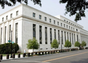 Fed: Οικονομολόγοι προβλέπουν αύξηση των επιτοκίων κατά 50 μονάδες βάσης τον Σεπτέμβριο