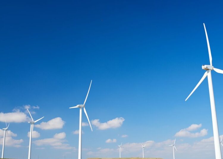 ΕΛΕΤΑΕΝ: Τα αιολικά πάρκα δεν έχουν υπερκέρδη – Επιδοτούν τους καταναλωτές