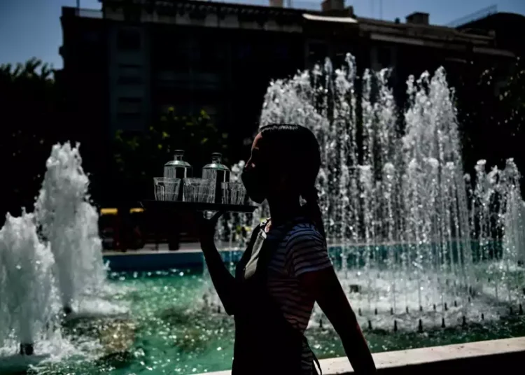 ΑΑΔΕ : Μοίρασε πρόστιμα και λουκέτα – Σχεδόν 5.000 παραβάσεις τον Αύγουστο