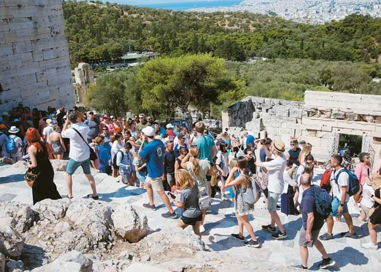 Σπάει όλα τα ρεκόρ ο τουρισμός στη Μεσόγειο (pic + πίνακας)
