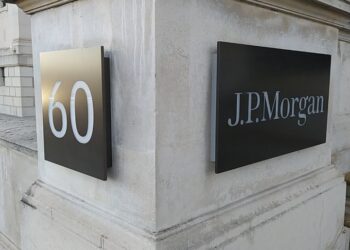 JP Morgan για ελληνικές τράπεζες: Οι πιο ελκυστικές αποτιμήσεις στην Ευρώπη (πίνακες)