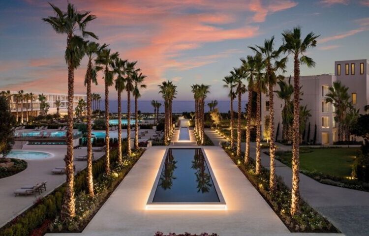 Ξενοδοχεία: Deal 2,3 δισ. ευρώ για την Sani Ikos με το κρατικό fund της Σιγκαπούρης