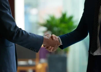 Instabox και Budbee: Σχεδιάζουν συγχώνευση και μετονομασία σε Instabee