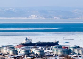 Bloomberg: Η ναυτιλία μπαίνει στο κάδρο των κυρώσεων στο ρωσικό πετρέλαιο