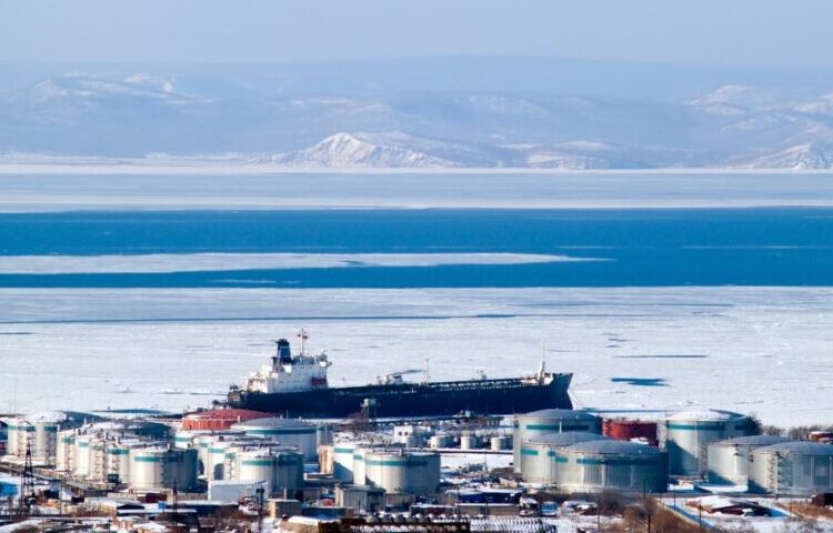 Bloomberg: Η ναυτιλία μπαίνει στο κάδρο των κυρώσεων στο ρωσικό πετρέλαιο