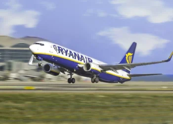 Ryanair: Το «κόψιμο» δρομολογίων στο Ελ. Βενιζέλος – Η απώλεια μεριδίου και ο ρόλος της Sky Express