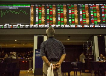 Η Fitch λέει ότι έρχεται οικονομική επιβράδυνση παρόμοια με εκείνη των αρχών της δεκαετίας του ’90