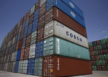 Οικονομία: «Ομπρέλα» στην διεθνή «καταιγίδα» επενδύσεις και εξαγωγές