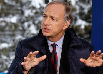 Dalio: Τα επόμενα πέντε χρόνια θα διαβάζουμε για αρνητικές αποδόσεις στα assets