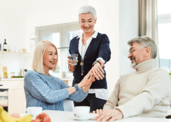 H Patronus συγκεντρώνει 27 εκατ. ευρώ για τη στήριξη των ηλικιωμένων στην καθημερινή τους ζωή