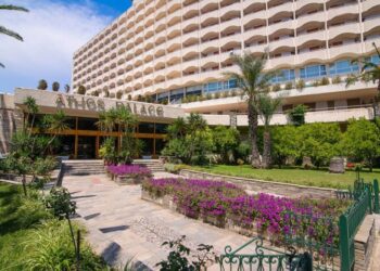 Τρία ξενοδοχεία στη Χαλκιδική αγόρασε η Goldman Sachs