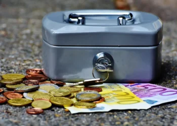 Deloitte: Η Ελλάδα στις πρώτες θέσεις στην κατανομή και εκταμιεύσεις κεφαλαίων του Ταμείου Ανάκαμψης και Ανθεκτικότητας