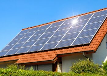 Φωτοβολταϊκά στις στέγες: Επιδότηση 60% υπόσχεται το υπουργείο Ενέργειας