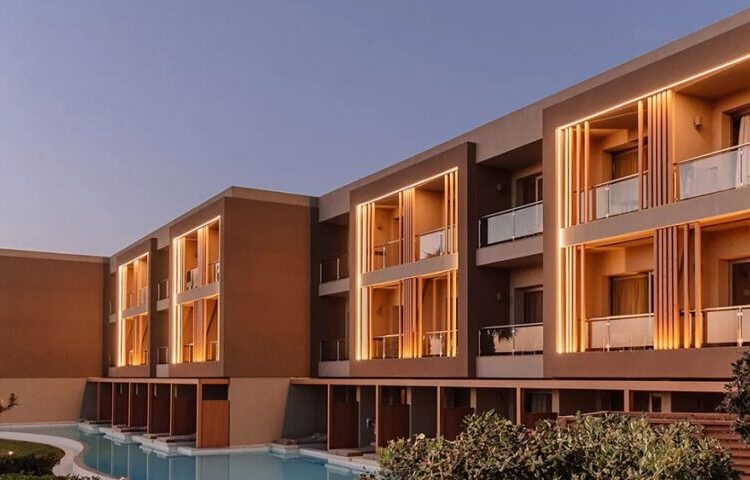 Επεκτείνεται ο όμιλος της Μ. Καράτζη στον τουρισμό